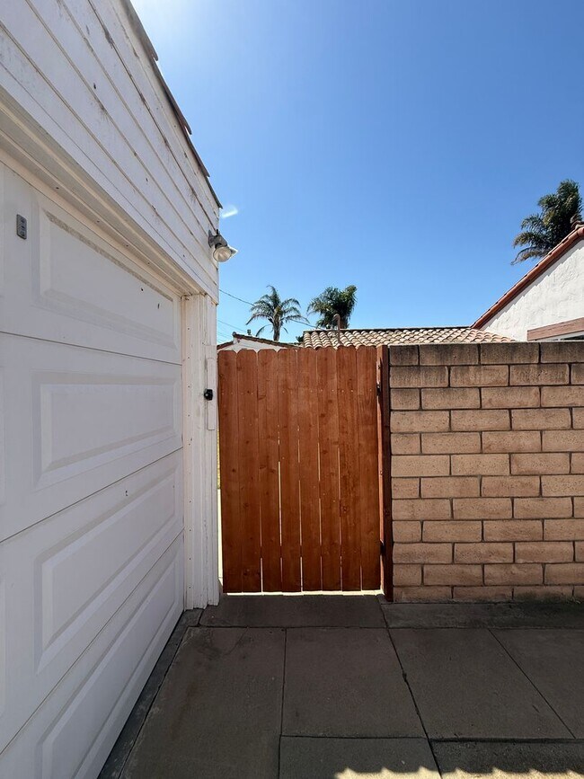 Building Photo - 161 Palm Ct Dr