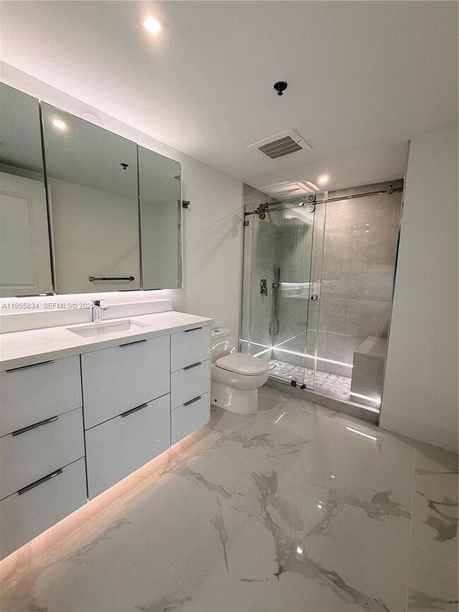 Building Photo - 2641 N Flamingo Rd