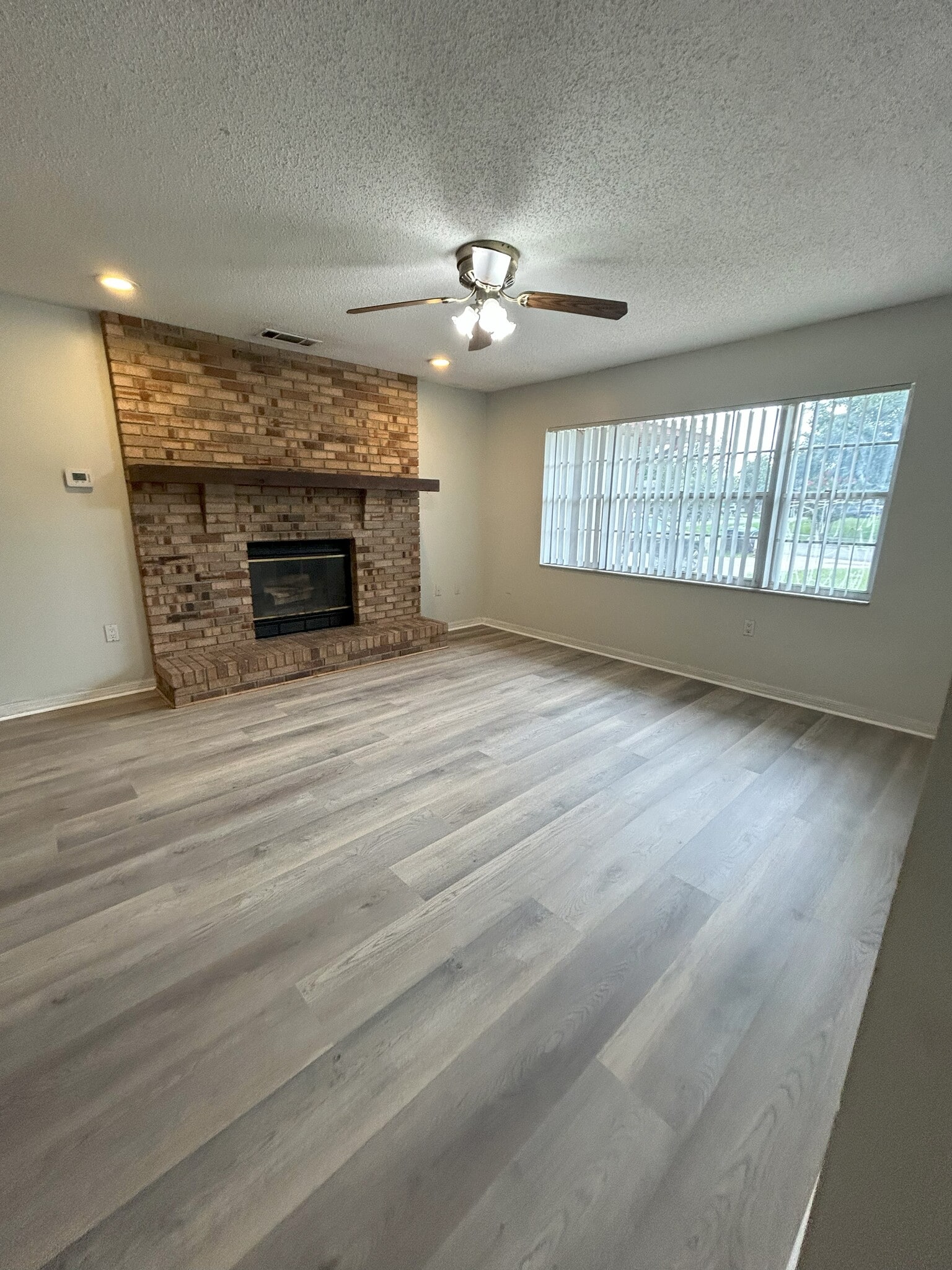Building Photo - 6449 Rockingtree Ln