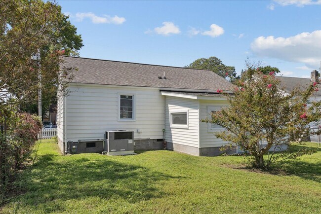 Building Photo - 3-bedroom Rancher - Hampton