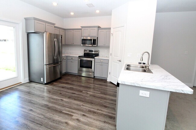 Building Photo - Spacious 4BR/2.5BA in SW Pensacola – Minut...