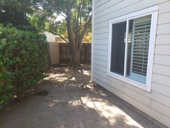 Building Photo - 579 Morgan Dr