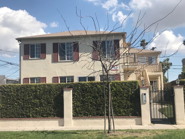 Building Photo - 1416 S Genesee Ave