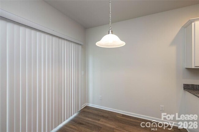 Building Photo - 1419 Amhurst St