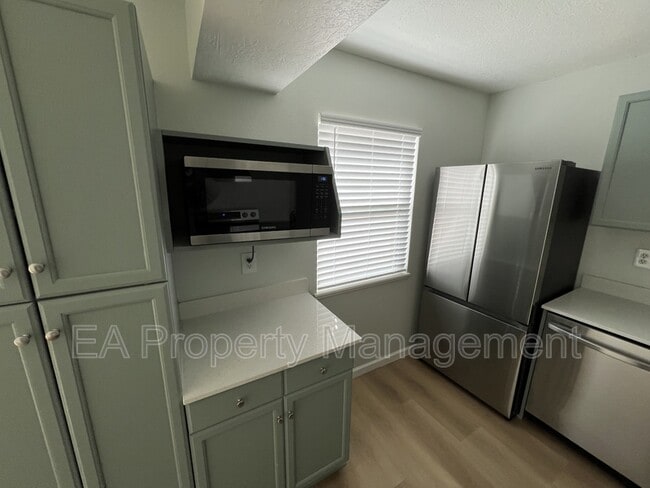 Building Photo - 6012 Calle Nueve NW