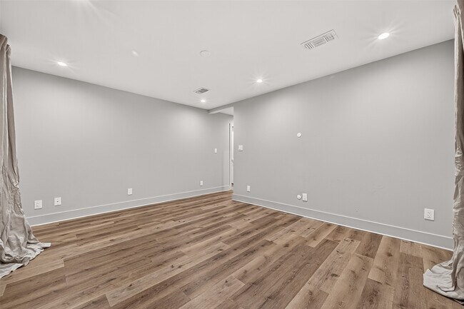 Building Photo - 10819 Oasis Dr