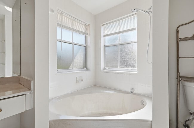 Building Photo - 3790 Piedmont St