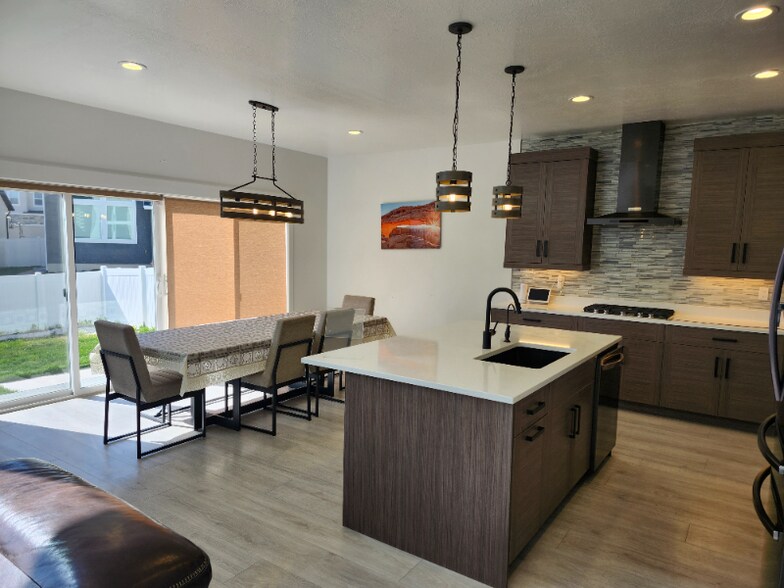 Building Photo - 99 N Lasalle Dr