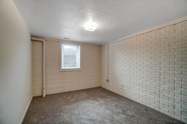 Building Photo - 3612 Willow Run Dr