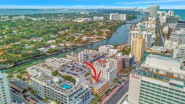 Building Photo - 2924 Collins Ave