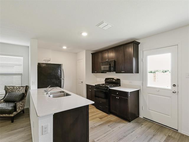 Building Photo - 1701 River Xing Dr