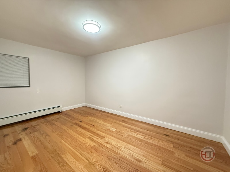 Building Photo - 1720 Williamsbridge Rd