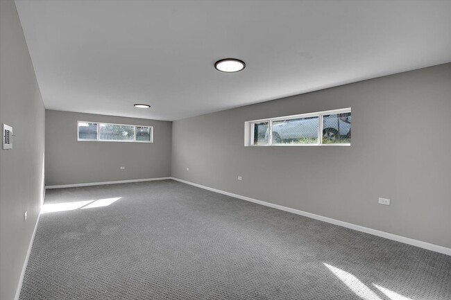 Building Photo - 329 E Jefferson St