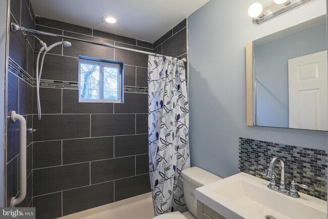 Building Photo - 4905 Ridge Ave