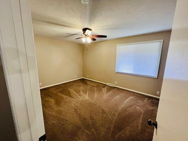 Building Photo - 5035 S 163rd Ave