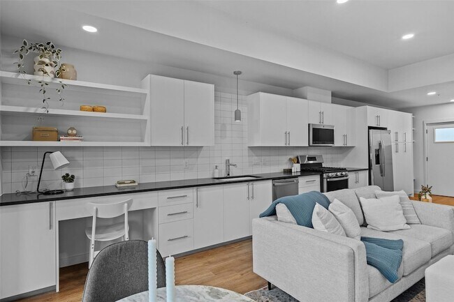 Building Photo - 4004 Banister Ln
