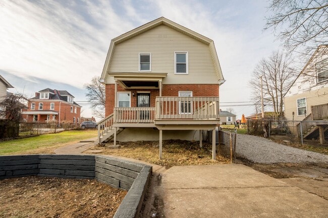 Building Photo - Start the New Year in a new home! This FULLY RENOVATED 3-bedroom in Penn Hills is ready and waiti...