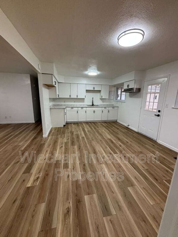 Building Photo - 713 Wildwood Ave