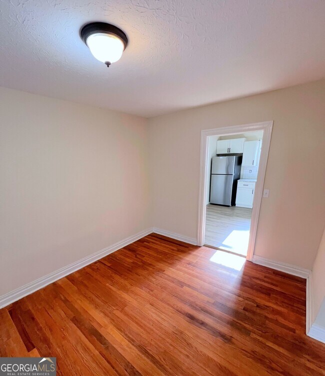 Building Photo - 115 Elm St