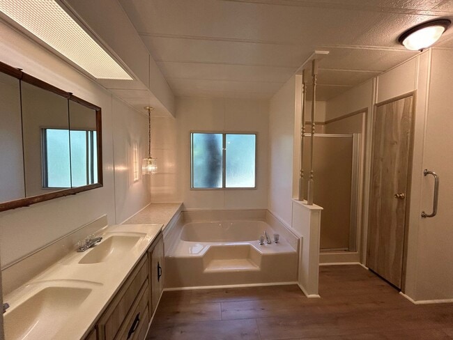 Building Photo - 373 Lodgeview Dr