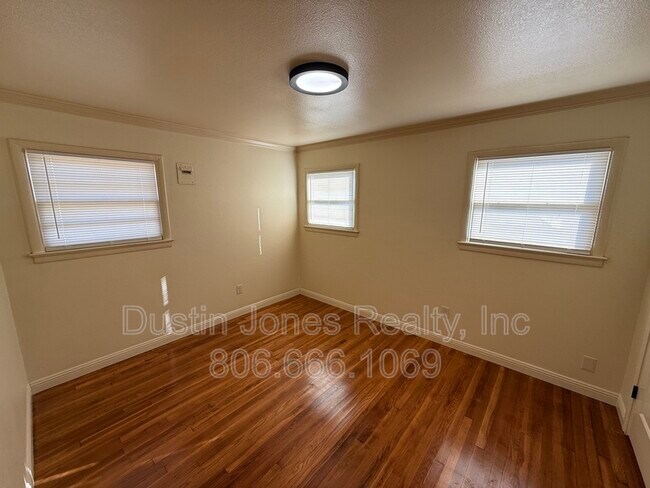 Building Photo - 2116 39th St