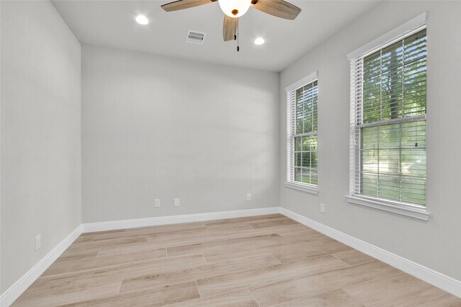 Building Photo - 11087 Sutton Pl