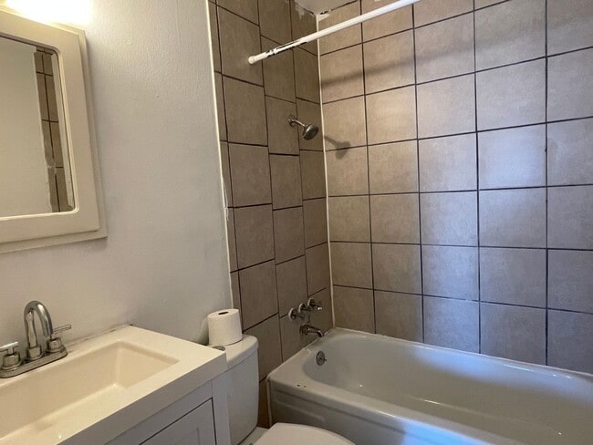 Building Photo - Fully Updated Gunbarrel Condo 2 Bedroom & 2 Bath