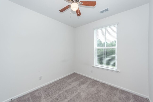 Building Photo - 4 Bedroom, 3.5 Bathroom Townhome in Foxbank Plantation - Moncks Corner