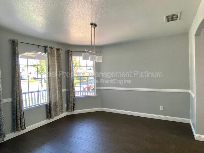 Building Photo - 6509 N Vista Ave