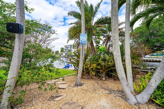 Building Photo - 1733 Coral Gardens Dr