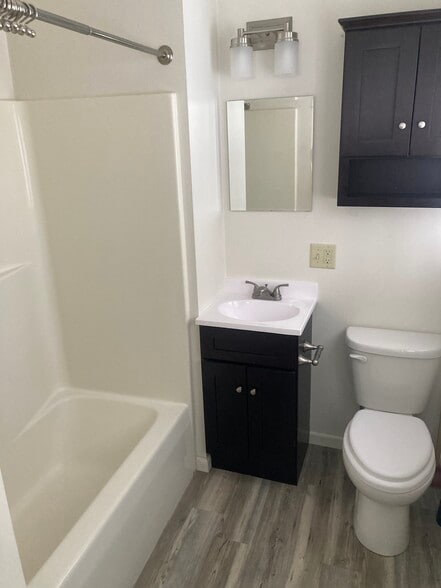 Bathroom - 101 Montrose Ave