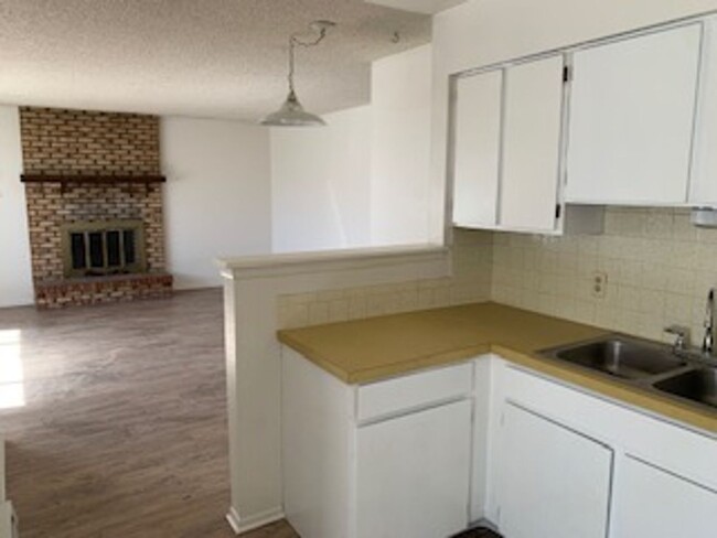 Building Photo - Two Bedroom Condo With  Garage Available F...