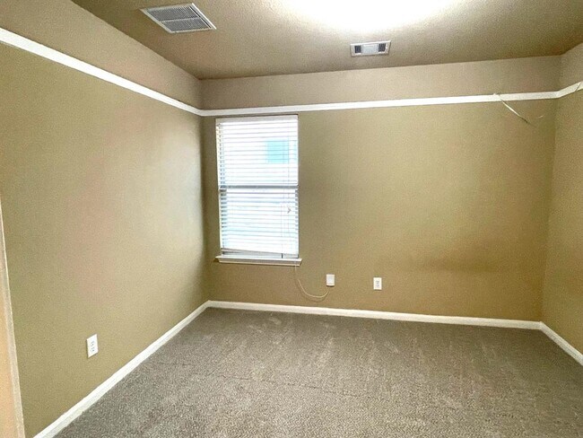Building Photo - 2708 Granite Creek Dr
