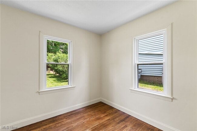 Building Photo - 203 Robinson Ave