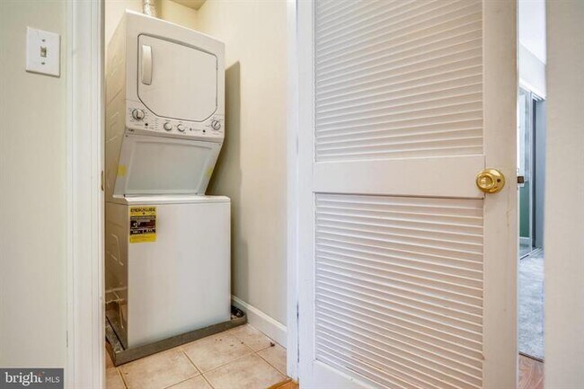 Building Photo - 4473 B St SE