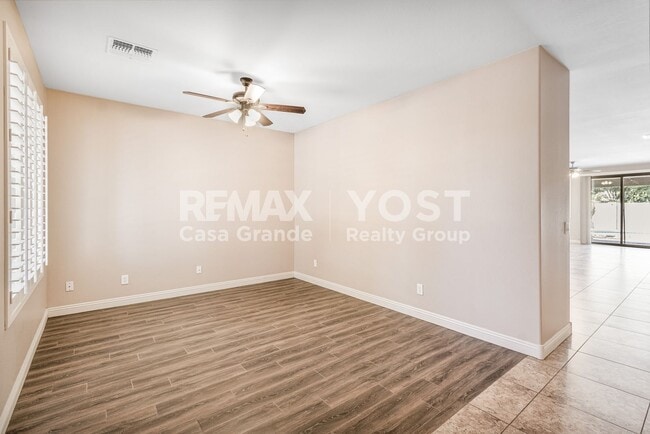 Building Photo - Desert Living Done Right: Solar, Pool & Jacuzzi Included