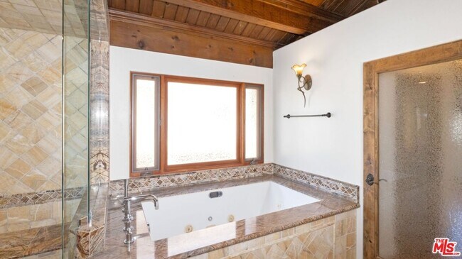 Building Photo - 12841 Landale St