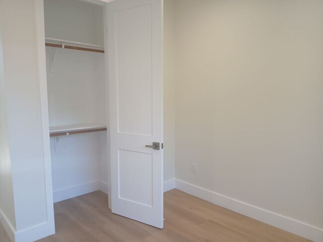 Building Photo - 523 Lancaster Way