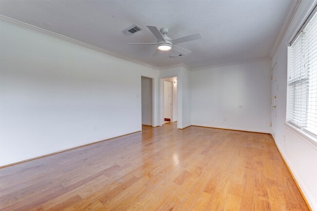 Building Photo - 1806 Gardenia Dr