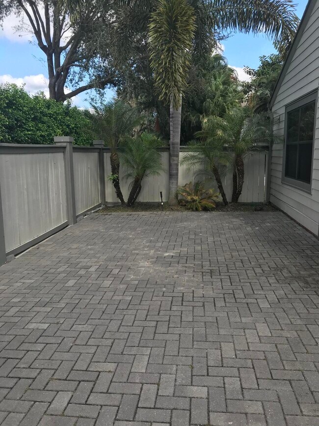 Building Photo - 2543 Bedford Mews Dr