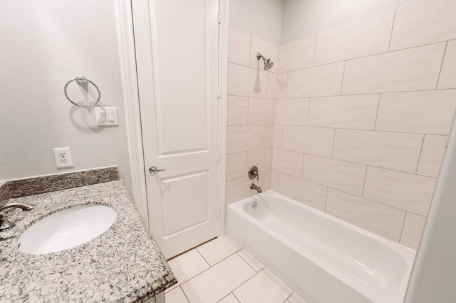Building Photo - 1403 Dart St
