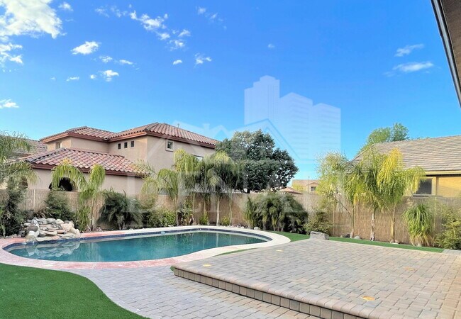 Building Photo - 30204 N 73rd Ave