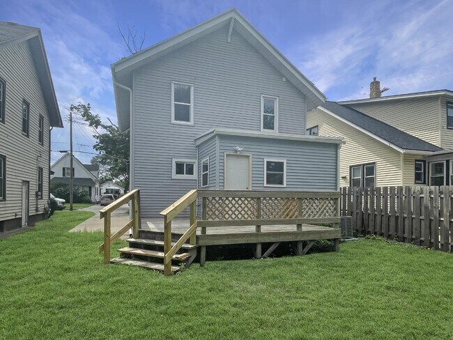 Building Photo - 1956 Huizen Ave SW