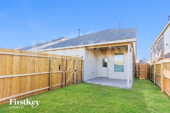 Building Photo - 10045 Elkhorn Dr