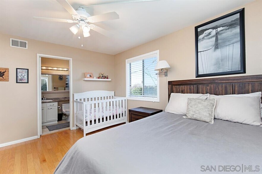 Primary bedroom - 4380 Temecula St