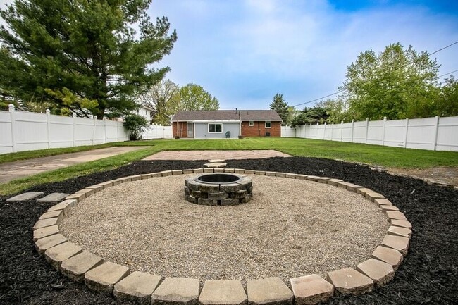 Building Photo - 4759 Arnold Ave