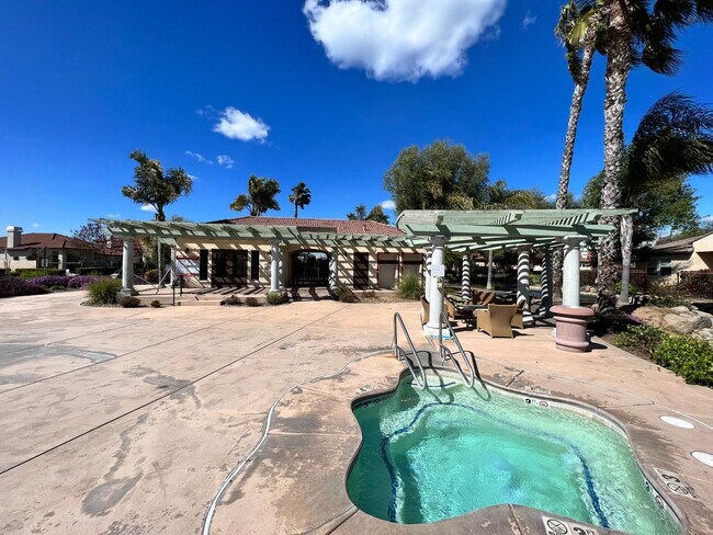 Building Photo - Beautiful 4 Bedroom Home in the Villas Gat...