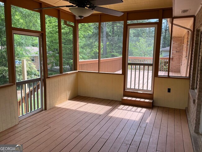 Building Photo - 3988 Rainbow Dr