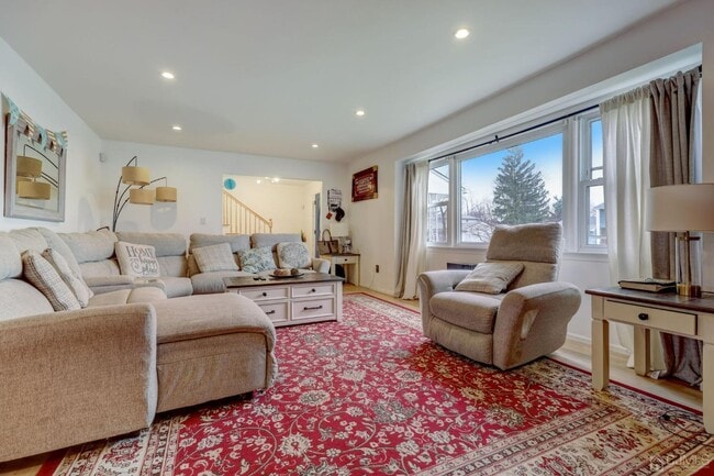 Building Photo - 23 Gramercy Dr