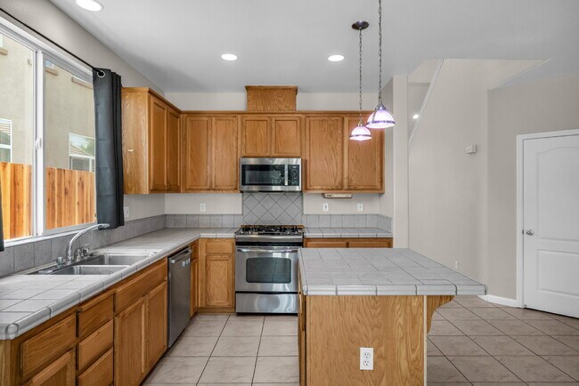 Building Photo - The Woodland Rental You've Been Looking For